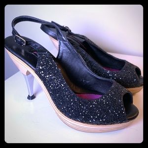 LN Betsey Johnson Iconic Glitter Peep Toe Pumps!